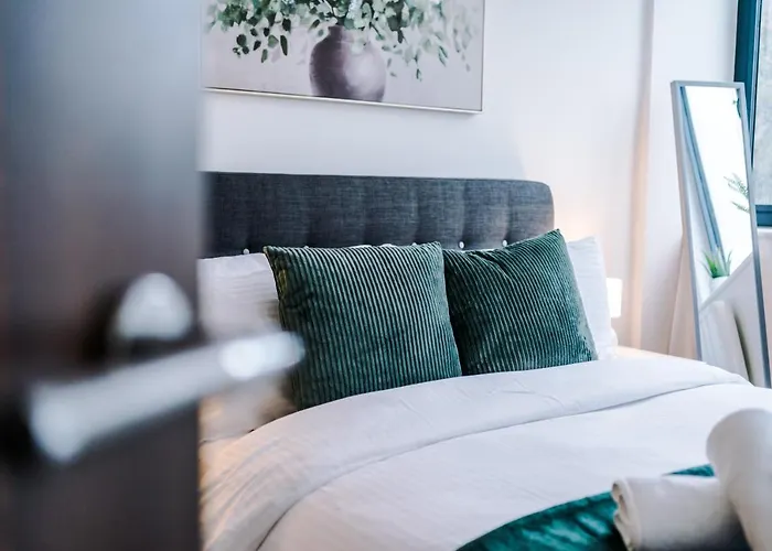 Manchester Stylish Haven: 2-Bed City Apartment